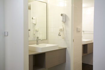 Ibis Melbourne Hotel And Apartments - Australian Destinations 13