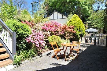 Holly Lodge - Australian Destinations 0