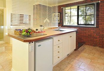 Holly Lodge - Australian Destinations 9