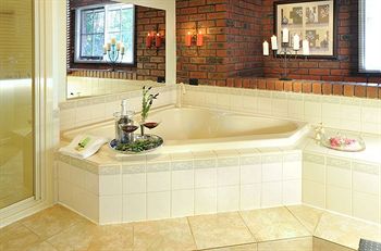 Holly Lodge - Australian Destinations 10