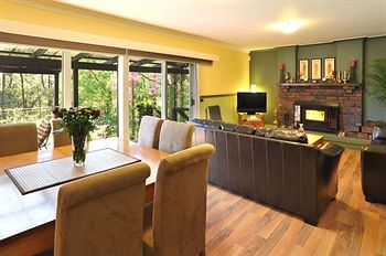 Holly Lodge - Australian Destinations 17