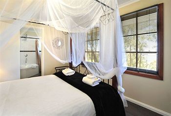 Holly Lodge - Australian Destinations 22