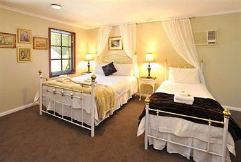 Holly Lodge - Australian Destinations 23