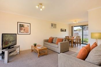 Apartments @ Mt Waverley - Australian Destinations 15