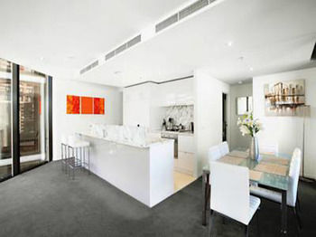 Docklands Executive Apartments - Australian Destinations 9
