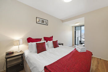 Docklands Private Collection Of Apartments - NewQuay - Australian Destinations 10