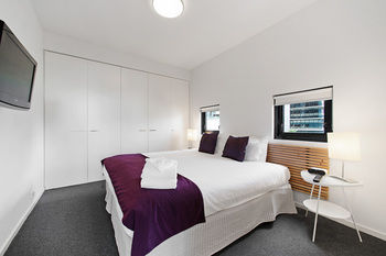 Docklands Private Collection Of Apartments - NewQuay - Australian Destinations 11