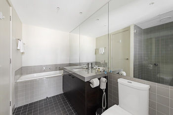 Docklands Private Collection Of Apartments - NewQuay - Australian Destinations 38