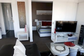 Aura On Flinders Serviced Apartments - Australian Destinations 3