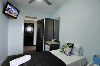 The Lakes Hotel - Australian Destinations 11