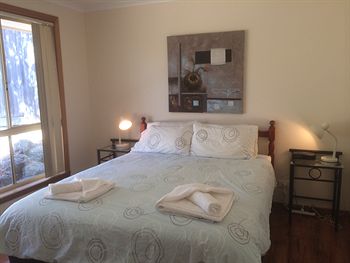 Australian Home Away @ Doncaster Andersons Creek 2 - Australian Destinations 3