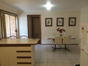 Australian Home Away @ Doncaster Andersons Creek 2 - Australian Destinations 9