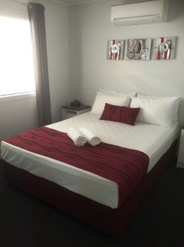 Alex Beach Cabins - Australian Destinations 4