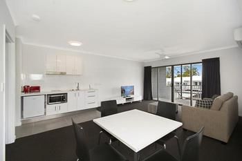 Cooroy Luxury Motel Apartments Noosa - Australian Destinations 10