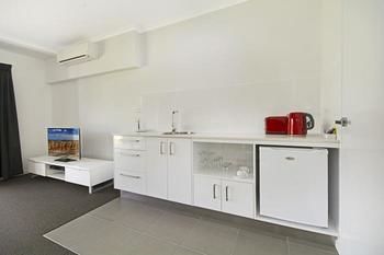 Cooroy Luxury Motel Apartments Noosa - Australian Destinations 14