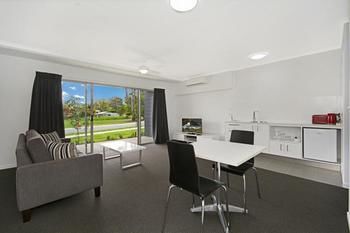 Cooroy Luxury Motel Apartments Noosa - Australian Destinations 16