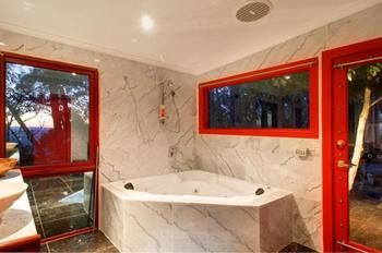 Mt Dandenong Imperial Retreat - Australian Destinations 12