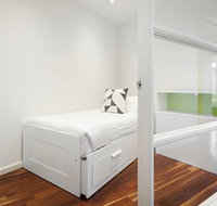 Melbourne Holiday Apartments Flinders Wharf - Australian Destinations