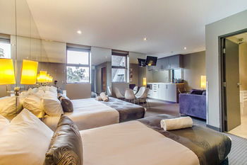 Comfy Kew Apartments - Australian Destinations 3