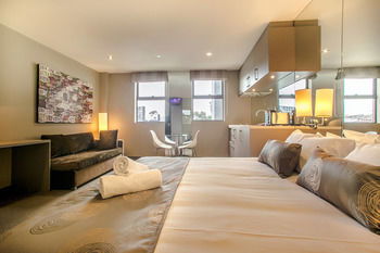 Comfy Kew Apartments - Australian Destinations 5