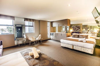 Comfy Kew Apartments - Australian Destinations 9