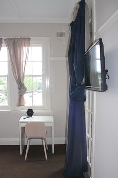 Annandale Hotel - Australian Destinations 4
