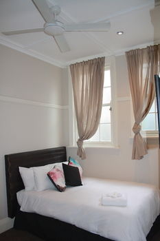Annandale Hotel - Australian Destinations 6