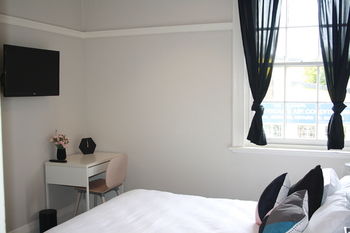 Annandale Hotel - Australian Destinations 9