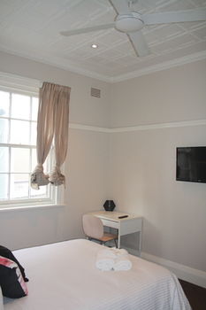 Annandale Hotel - Australian Destinations 10