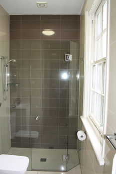 Annandale Hotel - Australian Destinations 15