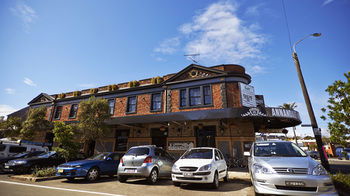 Annandale Hotel - Australian Destinations 21