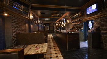 Annandale Hotel - Australian Destinations 25