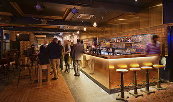 Annandale Hotel - Australian Destinations 27