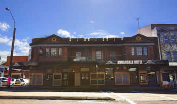 Annandale Hotel - Australian Destinations 28