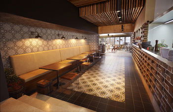 Annandale Hotel - Australian Destinations 30