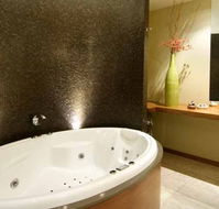 Hepburn Spa Pavilions - Saffron - Australian Destinations