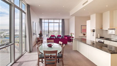 Adina Apartment Hotel Melbourne, Flinders Street - Australian Destinations 2