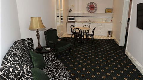 The Yarrawonga Hotel - Australian Destinations 1