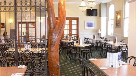 The Yarrawonga Hotel - Australian Destinations 4