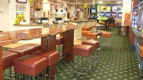 The Yarrawonga Hotel - Australian Destinations 5
