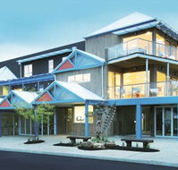 The Island Accommodation - Phillip Island YHA - Australian Destinations