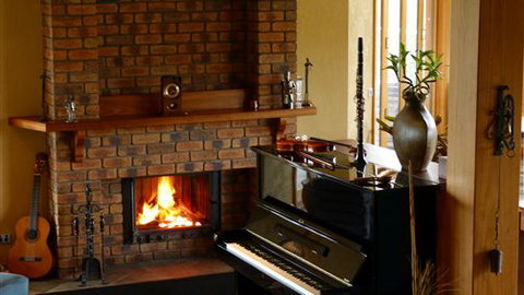 Meringa Springs - Australian Destinations 1