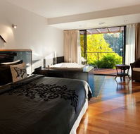Springs Spa Villa - Australian Destinations