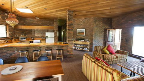 The Eagles Nest - Australian Destinations 1