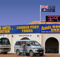 Radeka Downunder Underground Motel and Backpacker Inn - Australian Destinations