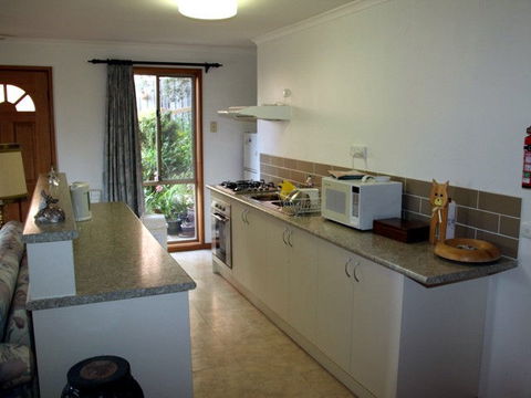 Adrienne's Place On The Hill - Australian Destinations 0