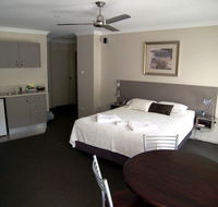 Aston Hill Motor Lodge - Australian Destinations