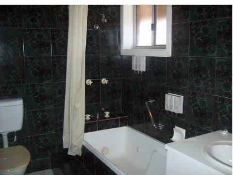 Cobar Motor Inn - Australian Destinations 2