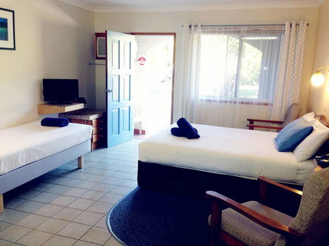 Paradise Court Holiday Units - Australian Destinations 2