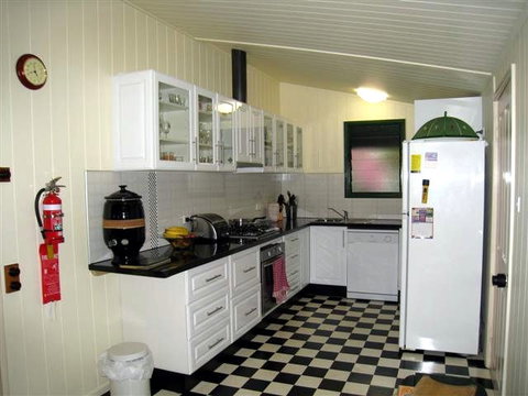 Pitstop Lodge Guesthouse And B&B - Australian Destinations 2